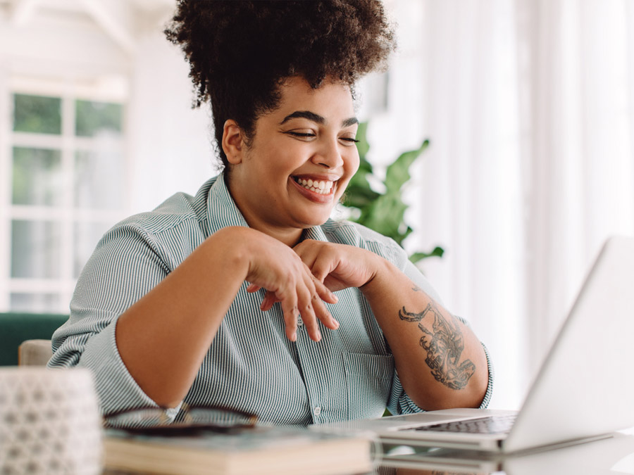 Becas para mujeres desarrolladoras: impulsando el talento femenino